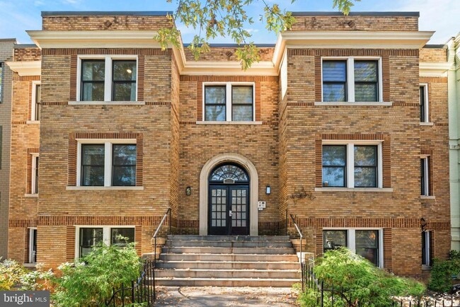 Building Photo - 317 3rd St SE