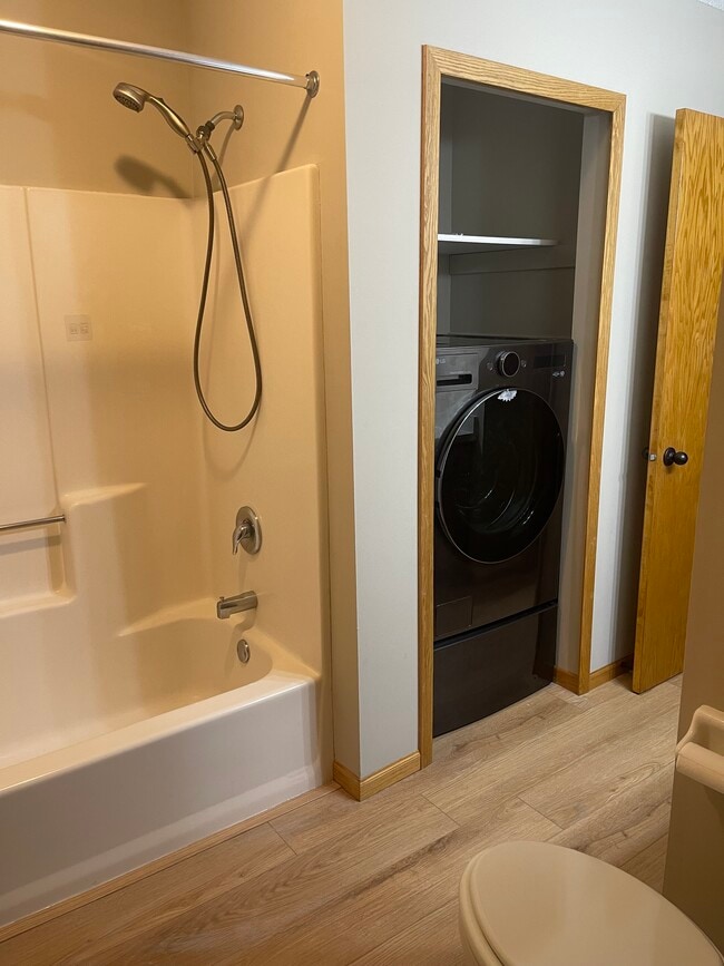 Building Photo - 13752 Round Lake Blvd NW