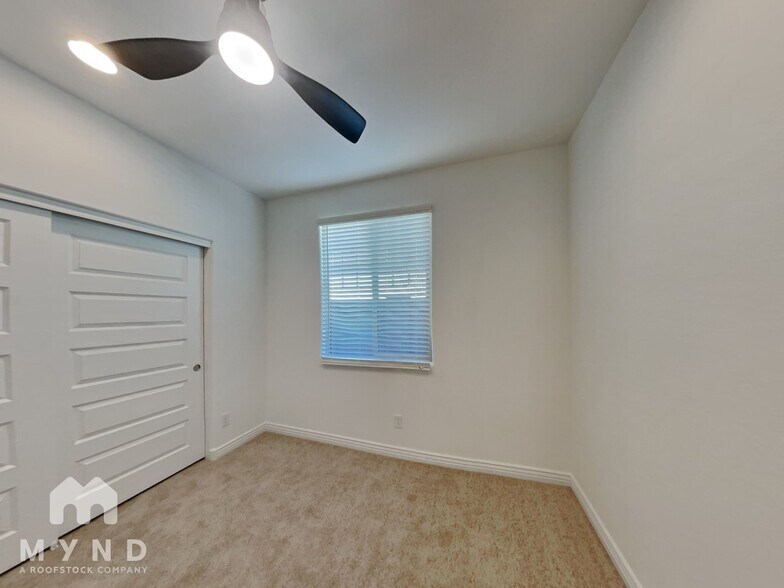 Building Photo - 9959 W Whitton Ave