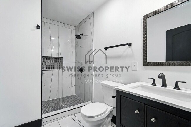 Building Photo - 889 E Livingston Ave