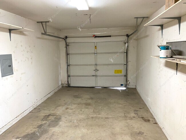 Building Photo - Bright Redmond Duplex — Steps from Umatilla Sports Complex, Garage & Fenced Yard