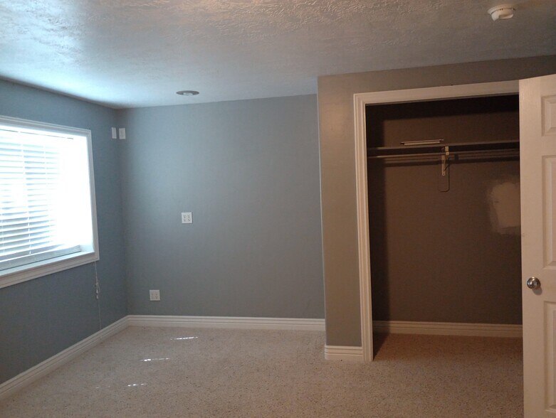 Building Photo - 3461 Jupiter Hills Dr