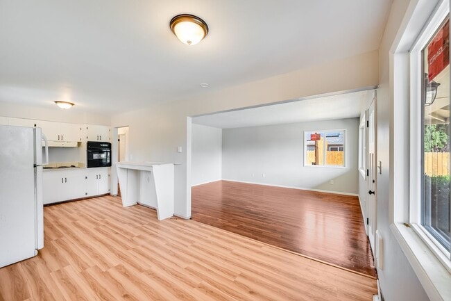 Building Photo - 8131 SE 68th Ave