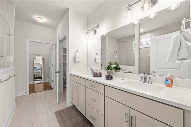 Building Photo - 1021 Leeward Run Trl