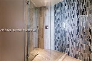 Building Photo - 300 S Pointe Dr