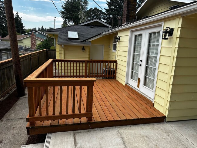 Building Photo - Three Bedroom Home in South Salem