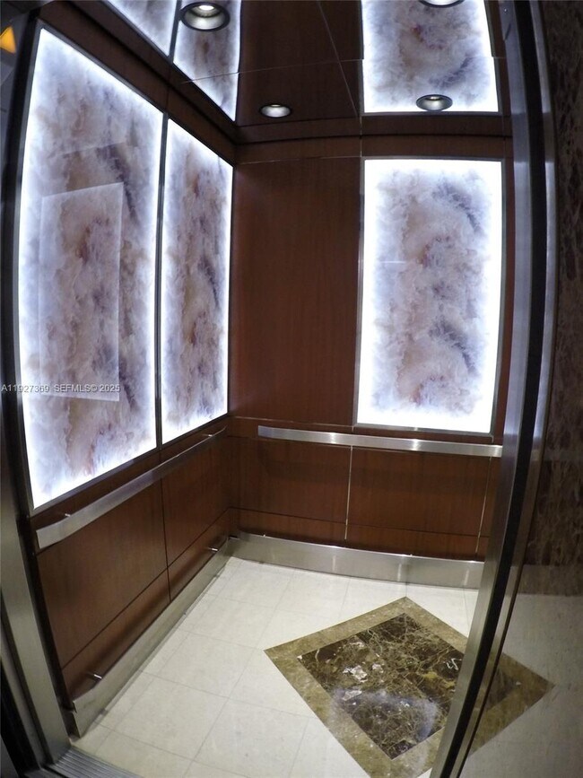 Building Photo - 18151 NE 31st Ct