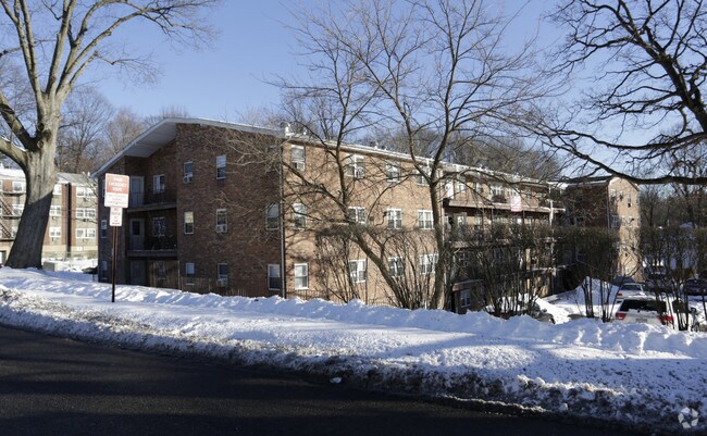 Building Photo - 1 Glencar Ave