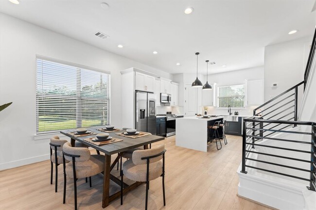 Building Photo - 808 Curtin St