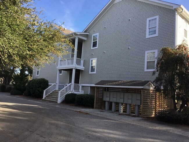 Building Photo - Furnished Condo In Southport - All Utilities Included - 3 month lease only