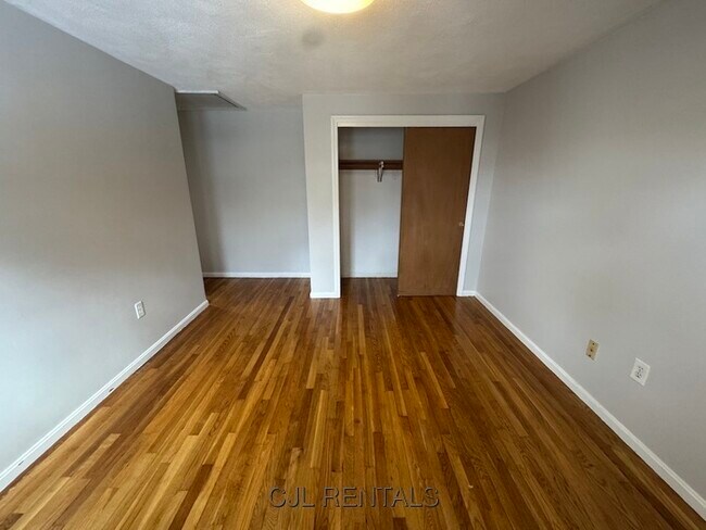 Building Photo - 108 Trimount Ave