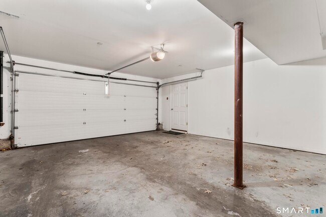 Building Photo - 15 W Main St