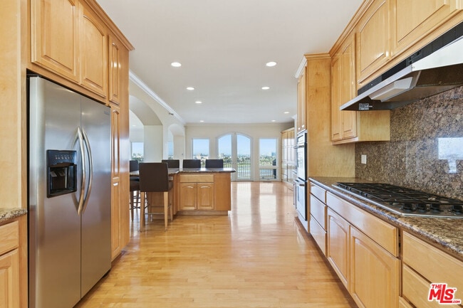 Building Photo - 8120 Billowvista Dr