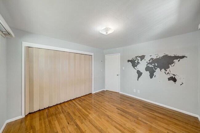 Building Photo - Charming 3-Bedroom Home Near CMU with Bonus Room