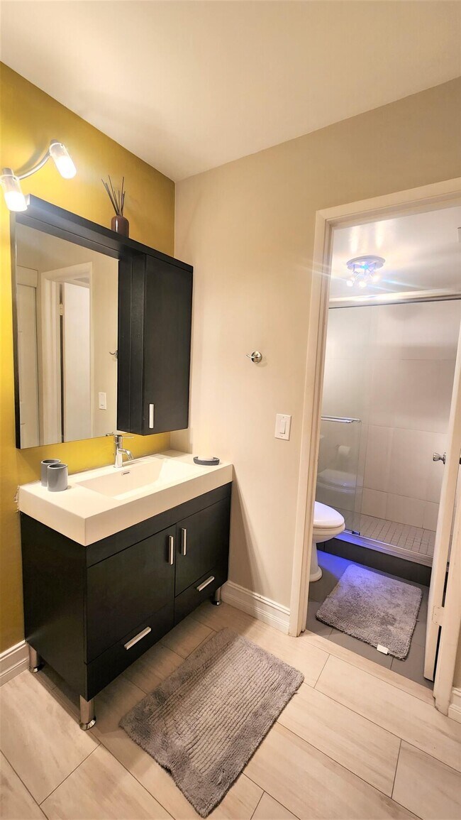 Building Photo - 600 Egret Cir