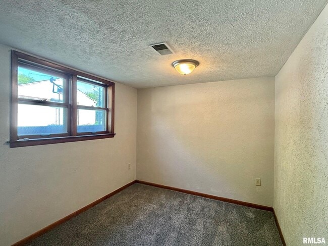 Building Photo - 105 Paradise Ct