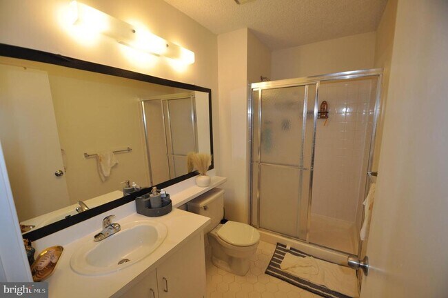 Building Photo - 13 Voscek Ct