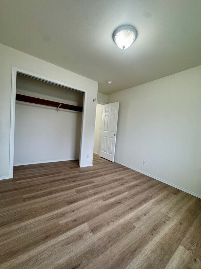 Building Photo - Newly Renovated Ranch Style Home!