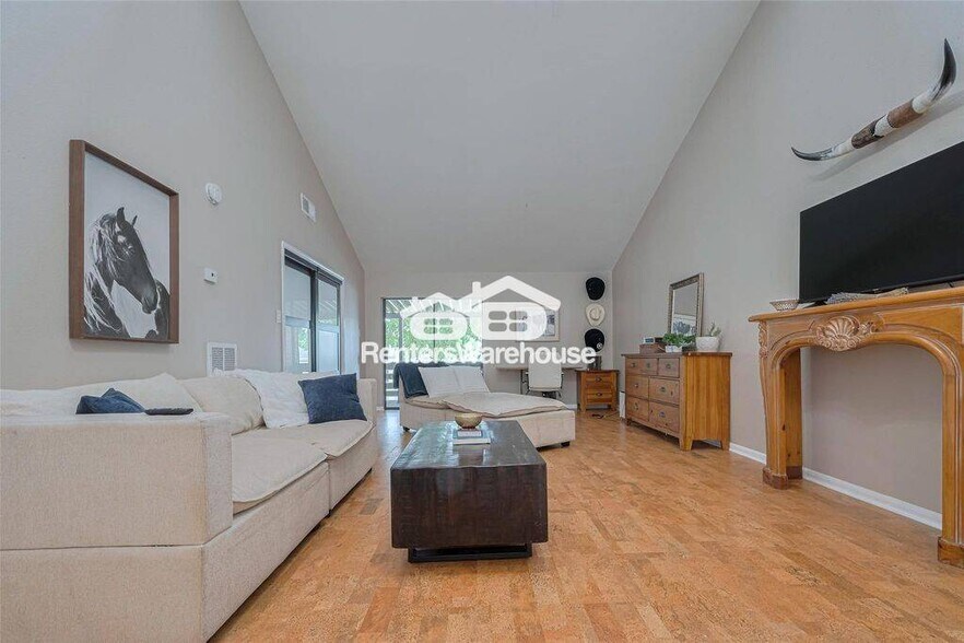 Primary Photo - 182 April Point Dr N