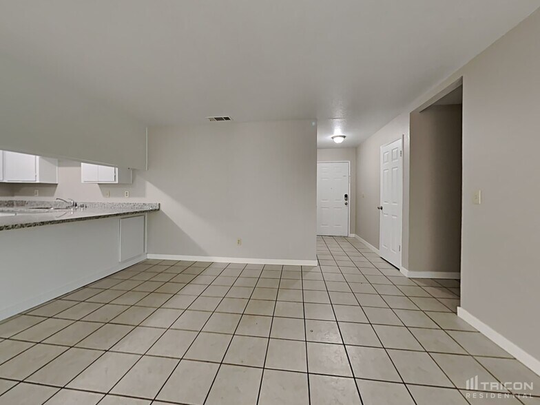 Building Photo - 601 Jeelu Way