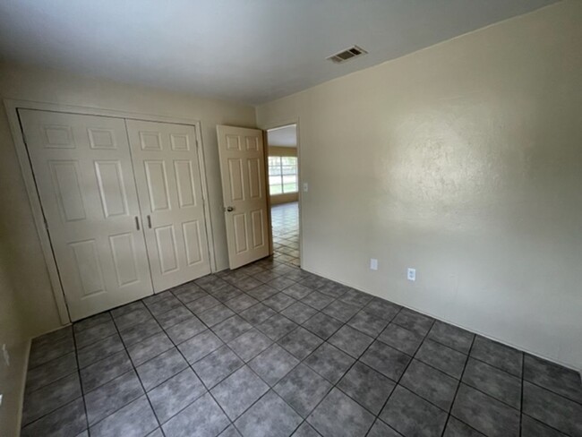 Building Photo - Pineridge - Beautiful 2 Bedroom, 1 Bathroo...