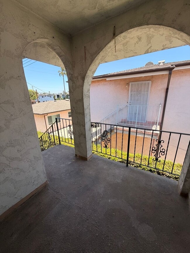 Building Photo - Completely Remodeled, Spacious 2 Bedroom Apartment For Rent w/ Parking!