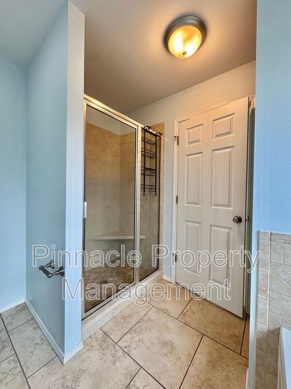Building Photo - 4925 Scarlet Oak Dr