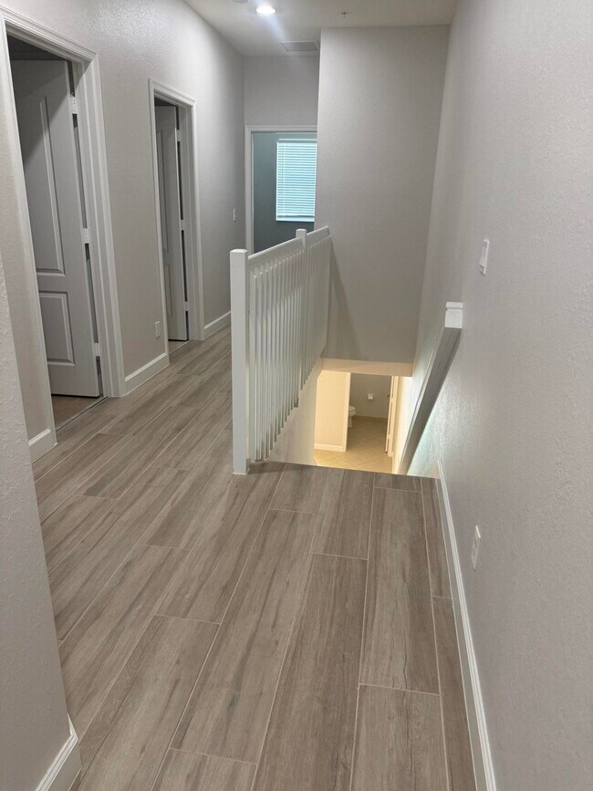 Building Photo - 9519 SW Merlin Ct