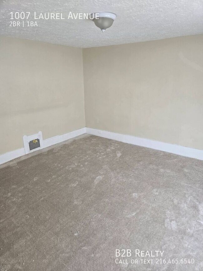 Building Photo - 1007 Laurel Ave