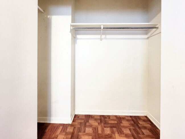 Building Photo - 618 W 51st St