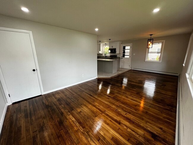 Building Photo - 388 Burncoat St