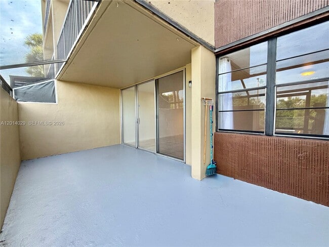 Building Photo - 10875 SW 112th Ave