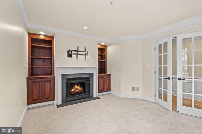 Building Photo - 306 S Fayette St
