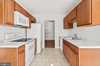 Building Photo - 561 Florida Ave