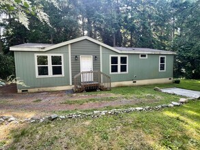 Building Photo - Lovely 3 bedroom Modular Home