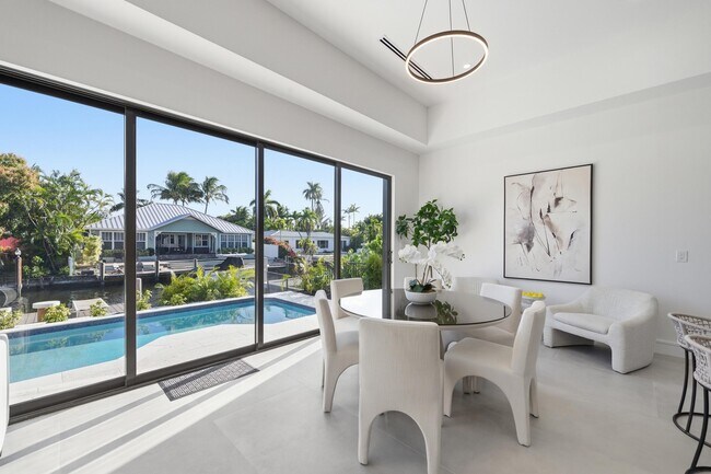 Building Photo - 1308 Avocado Isle