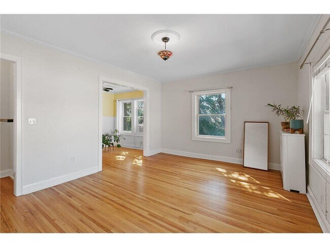 Building Photo - 2739 Girard Ave S