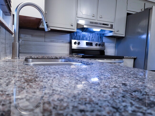 Building Photo - 7219 Montana Ave