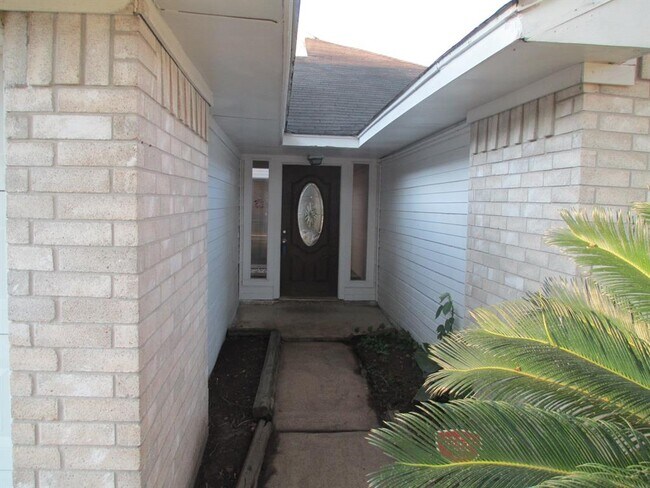 Building Photo - 16022 Sierra Vista Dr