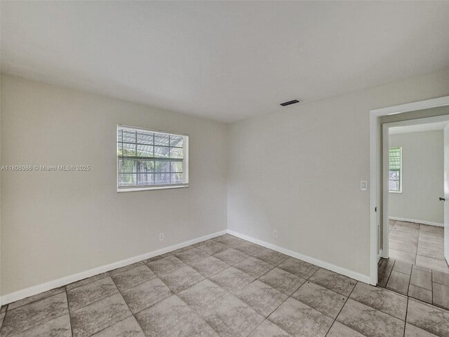 Building Photo - 221 NE 31st St