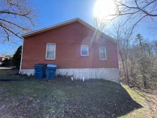 Building Photo - 150 Windy Drive