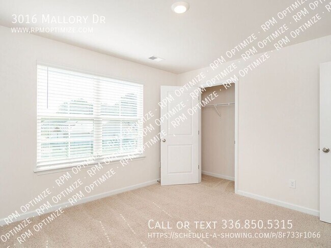 Building Photo - 3016 Mallory Dr