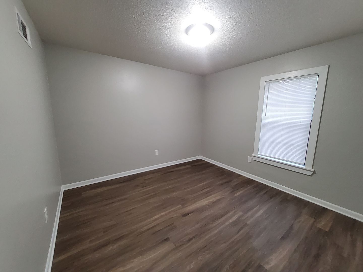 Building Photo - 3979 Longsneck Ave