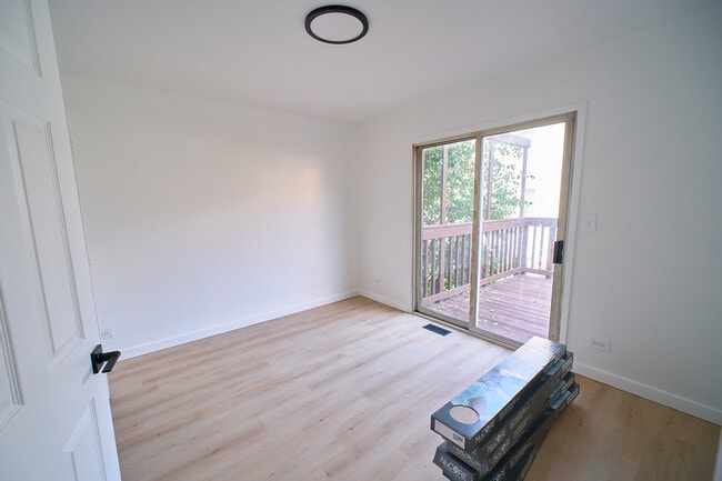 Building Photo - 754 Lippert Ln