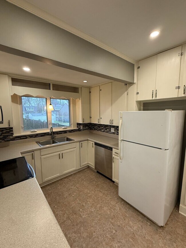 Building Photo - Single-Family Home with Fenced Yard in Cambridge, MD