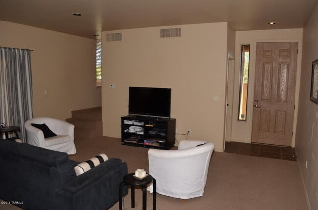 Building Photo - 3 Bedroom Eastside Townhome
