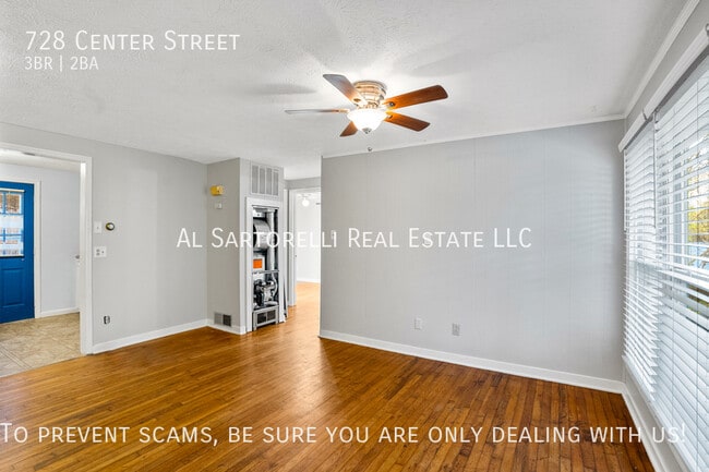 Building Photo - 728 Center St