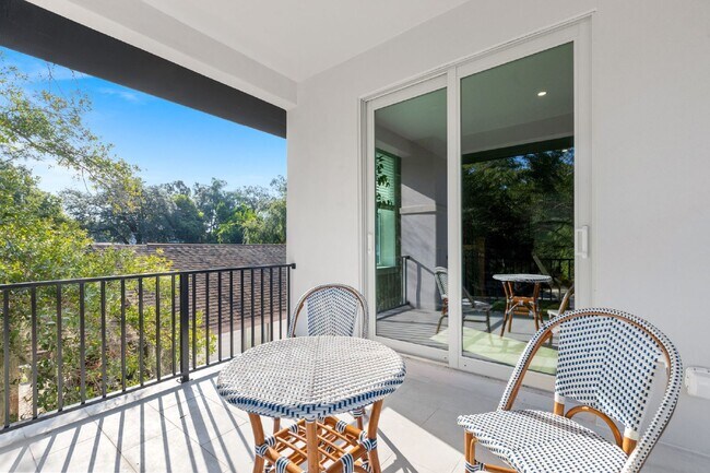 Building Photo - Charming Tampa Rental - Perfectly Located ...