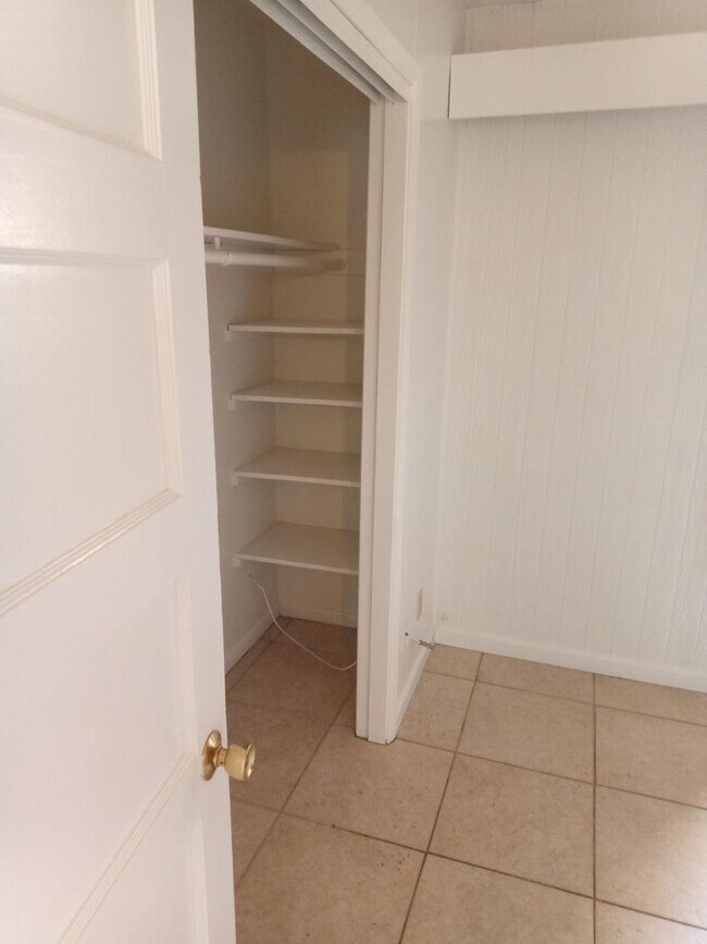 Building Photo - 4140 E Cliffside Trail