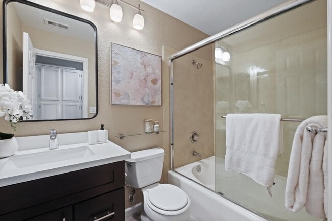 Building Photo - 1735 Parkview Green Cir